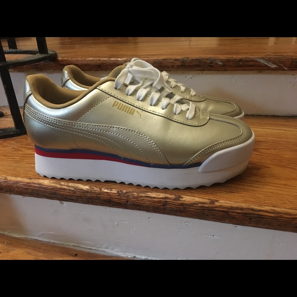 Platform Pumas women’s 8.5